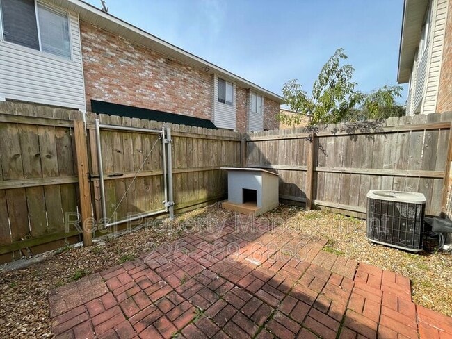 Building Photo - 914 W Tony St