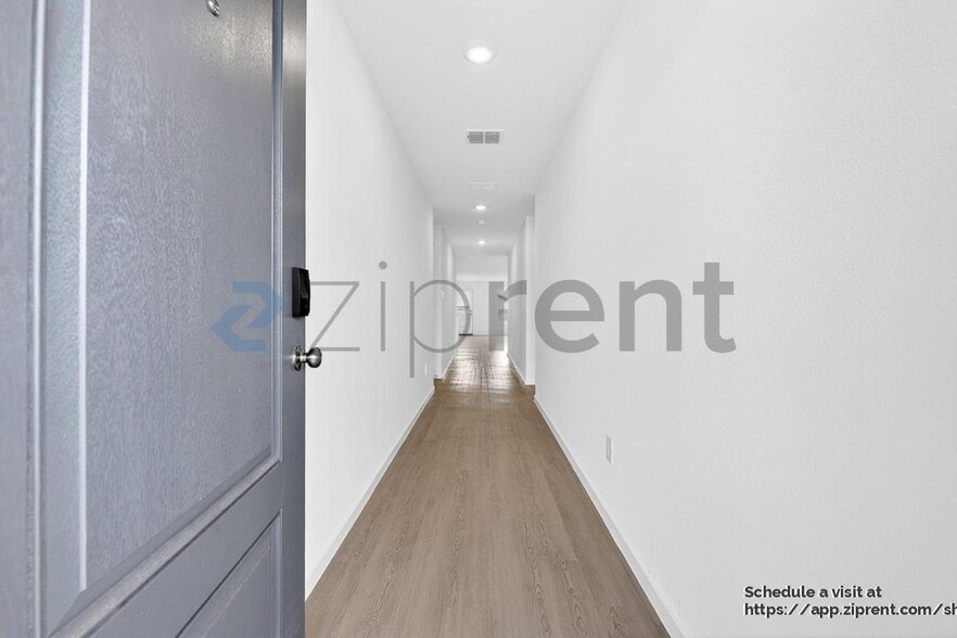 Building Photo - 6813 Haines Dr