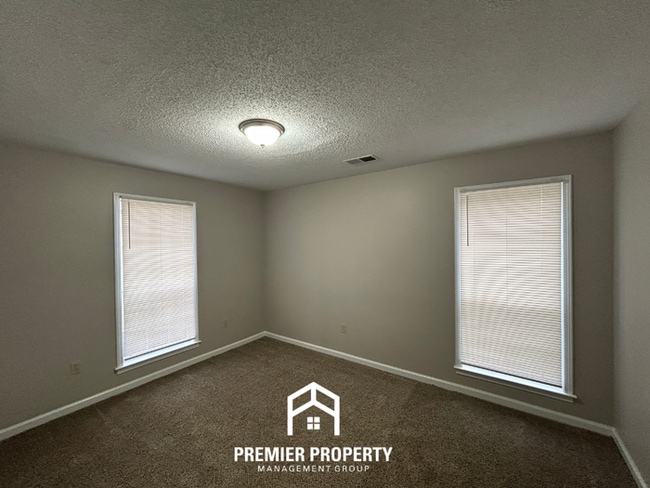 Building Photo - Spacious 3BR/2.5BA Olive Branch Home w/ Vaulted Ceilings, Fireplace, Formal Dining & Fenced Yard