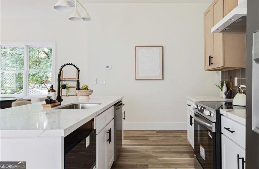 Building Photo - 1265 Oak St SW