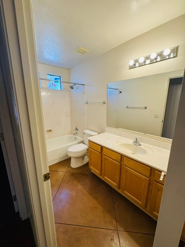 Building Photo - Oro Valley- 4 bedroom/ 2 bathroom home