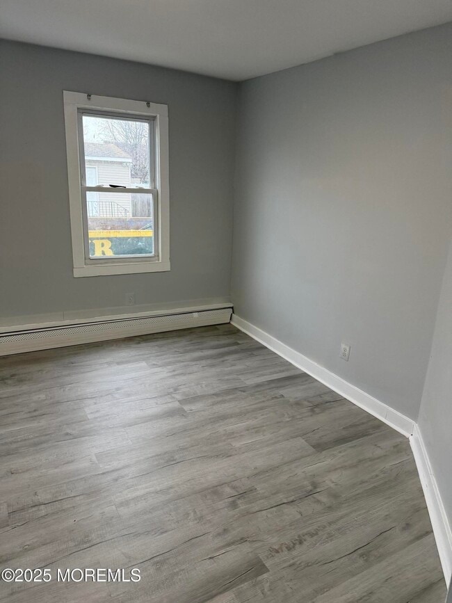 Building Photo - 79 Pine View Ave