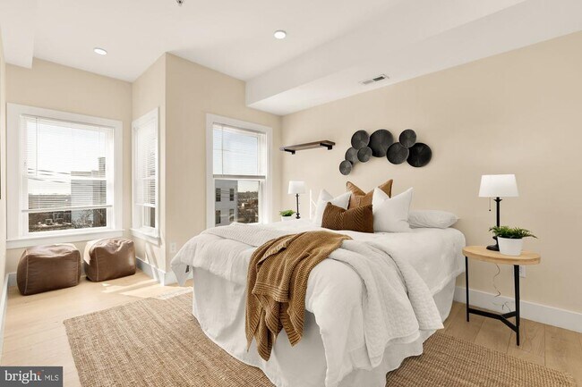 Building Photo - 927 Kennedy St NW