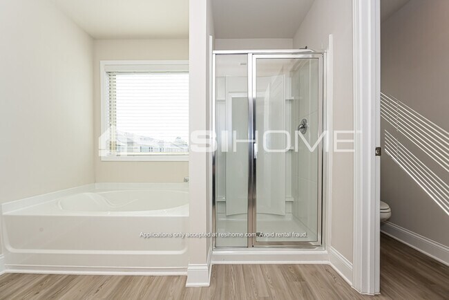Building Photo - 501 Fiery Warbler St