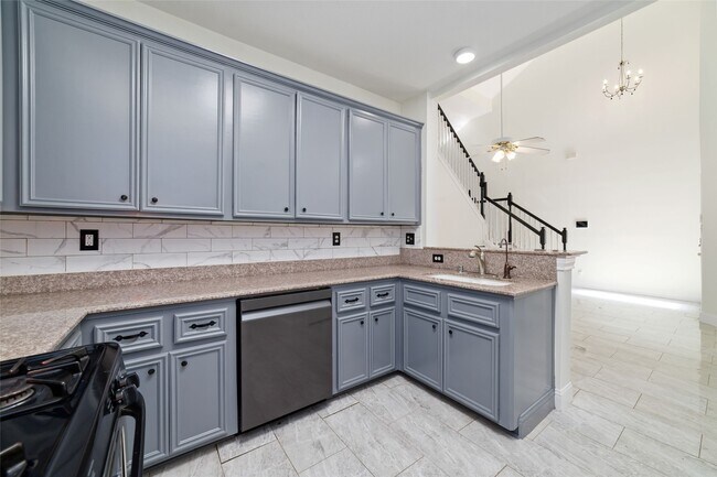 Building Photo - 1408 S Friendswood Dr