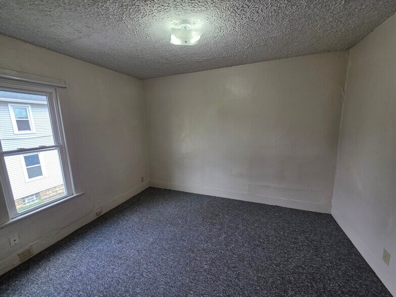 Building Photo - 497 Sumner St