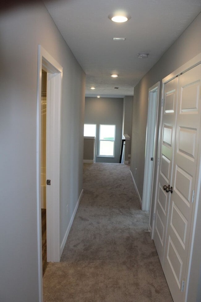 Building Photo - Beautiful Newer 5 BR Home in Brownsburg!