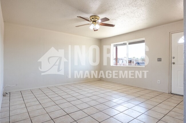 Building Photo - Great Home Located in Eloy at a Great Price!