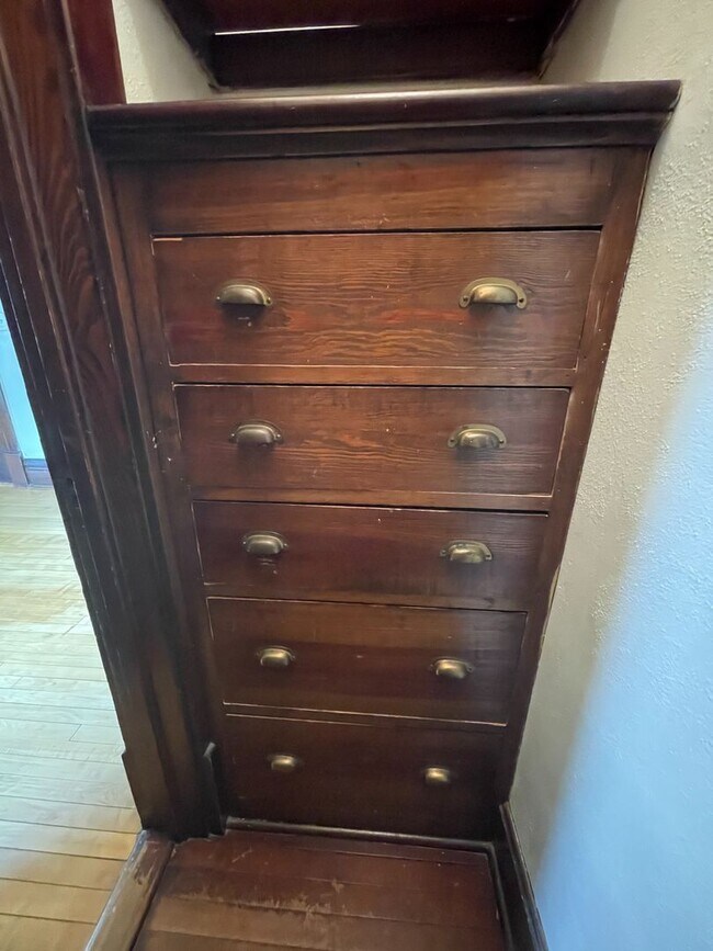 Building Photo - 715 S Phillips Ave