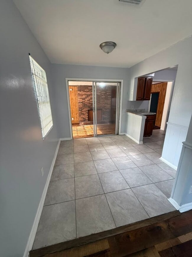 Building Photo - Fully Renovated 3/2 Available for Immediate Rent!