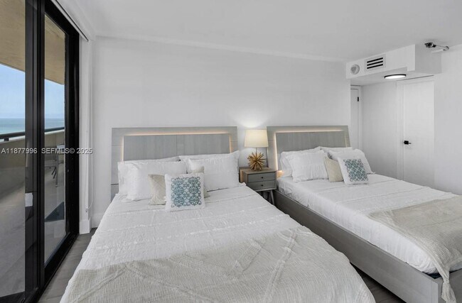 Building Photo - 2555 Collins Ave