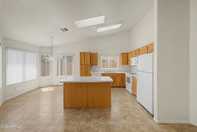 Building Photo - 851 W Palo Verde St