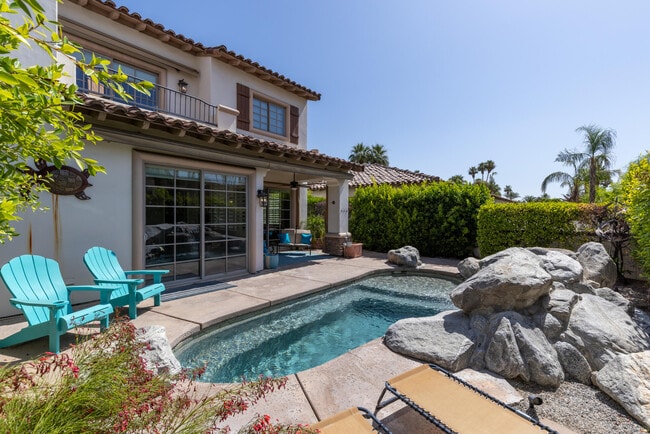 Building Photo - 546 N Indian Canyon Dr