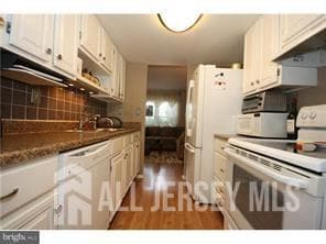 Building Photo - 34 Beechwood Ct