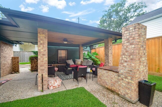 Building Photo - 4315 Fernwood Dr