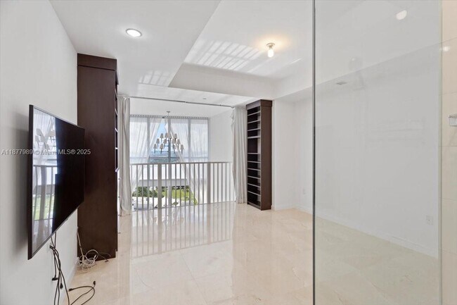 Building Photo - 1100 Biscayne Blvd