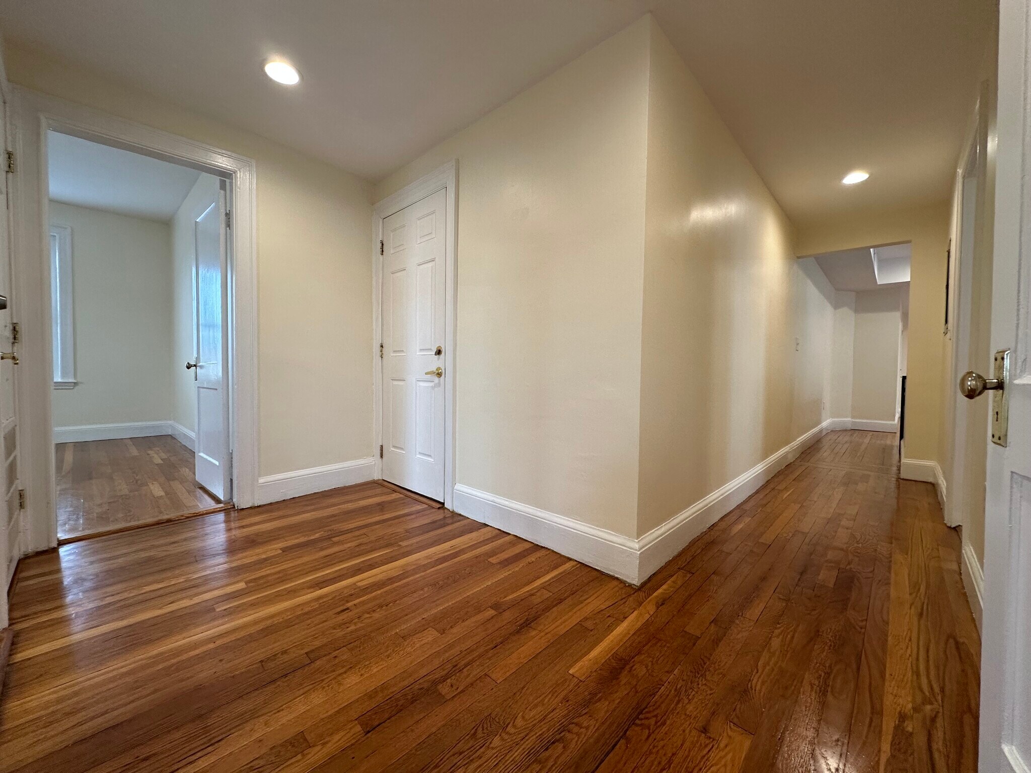 Building Photo - 55 Thatcher St