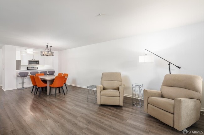 Building Photo - 600 Chestnut St