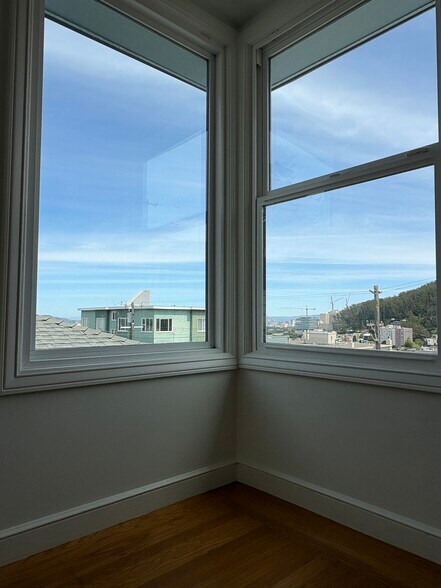Building Photo - 1703 Funston Ave