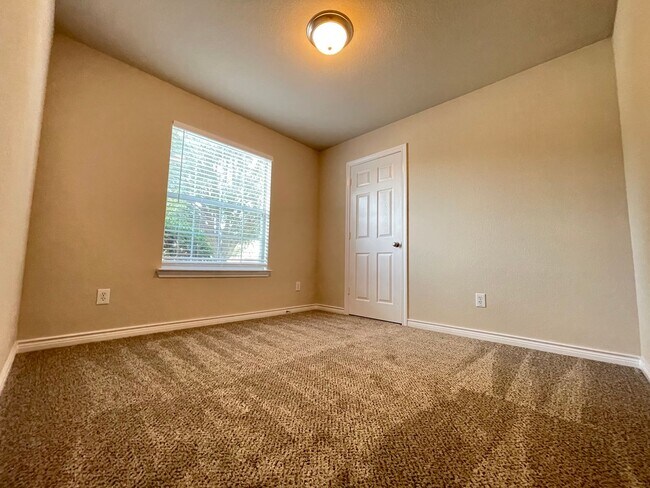 Building Photo - PRICE REDUCED!!! Denton County but Northwe...