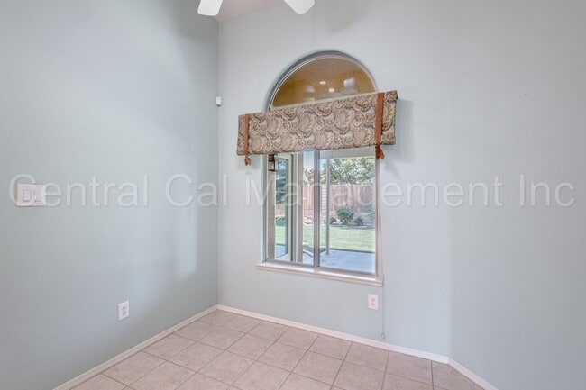 Building Photo - 3 Bedroom + Office, 2 Bath Home with Solar...