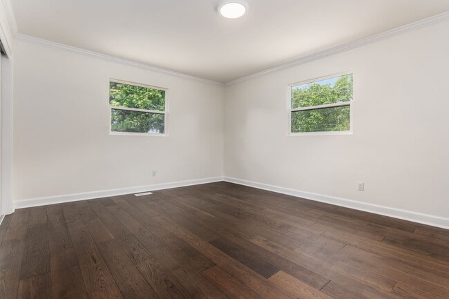 Building Photo - London Property