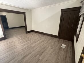 Building Photo - 560 8th Ave N