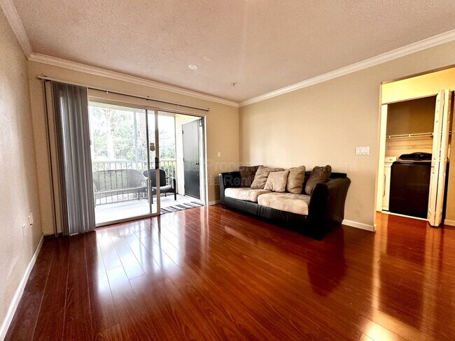 Building Photo - 1969 Summer Club Dr