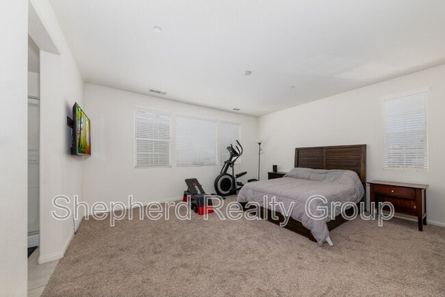 Building Photo - 28468 Sunflower St