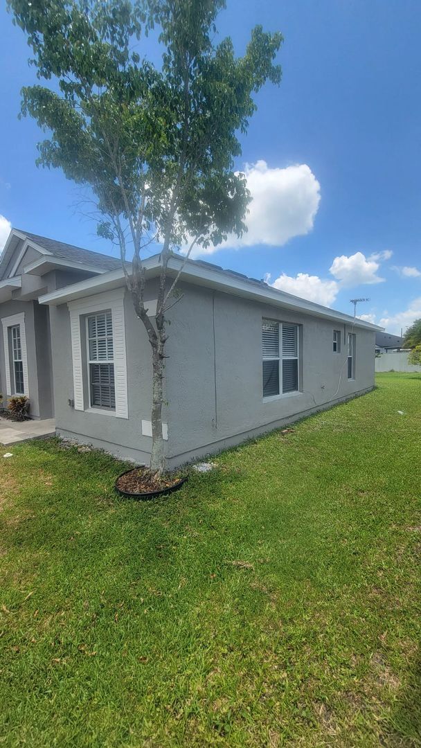 Building Photo - Corner of Curry Ford and Goldenrod 3 bedroom 2 baths and one car garage