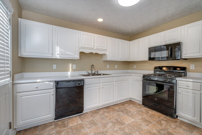 Building Photo - Gorgeous 4-bedroom, 2.5-bathroom home