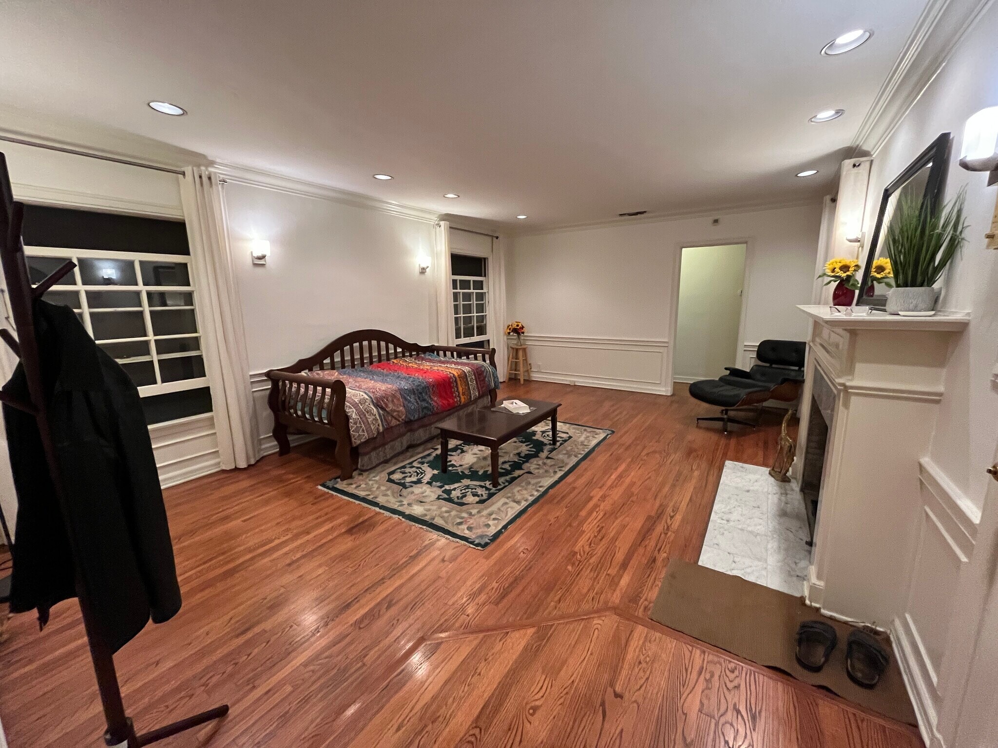 Living room - 15341 Cohasset St