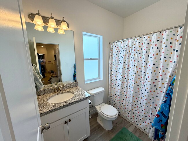 Building Photo - 4416 W Glendon Dr