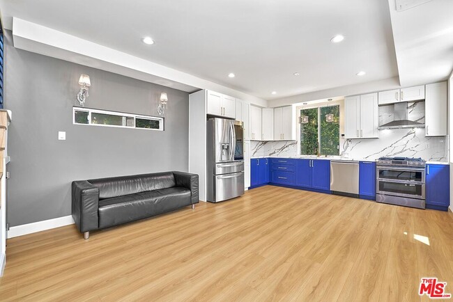 Building Photo - 823 Lorraine Blvd