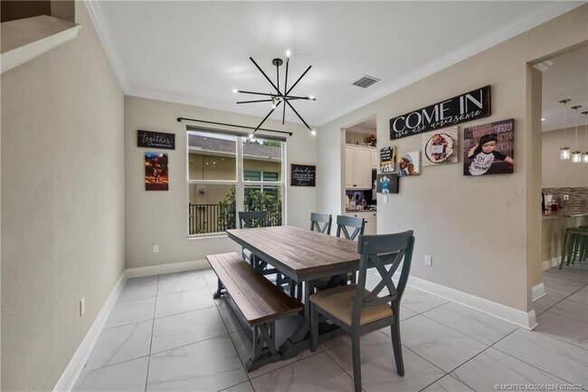 Building Photo - 1813 NW Cataluna Cir