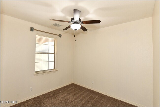 Building Photo - 14309 S Cave Ave