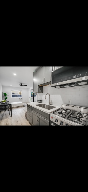 Building Photo - 523 Main St