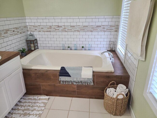 Building Photo - 389 Yasek Loop