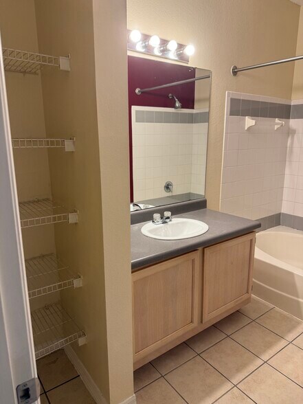 Building Photo - 3384 Corona Village Way