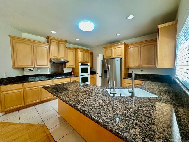 Building Photo - Los Gatos Schools! Central Location, easy commute, beautiful executive home. Ready today!