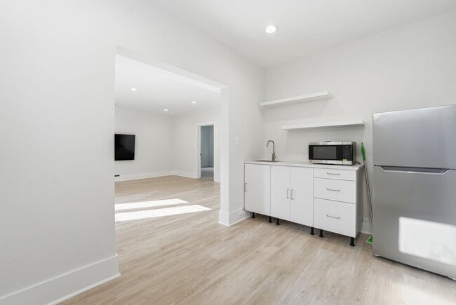 Building Photo - 1618 N Danville St