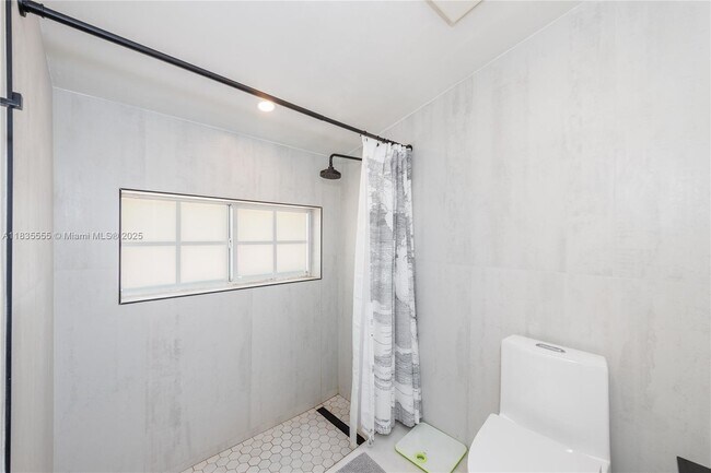 Building Photo - 6520 SW 76th St