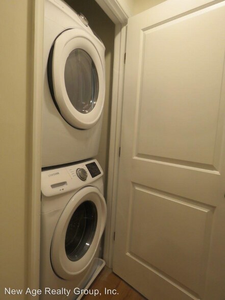 Building Photo - 303 N 41st St