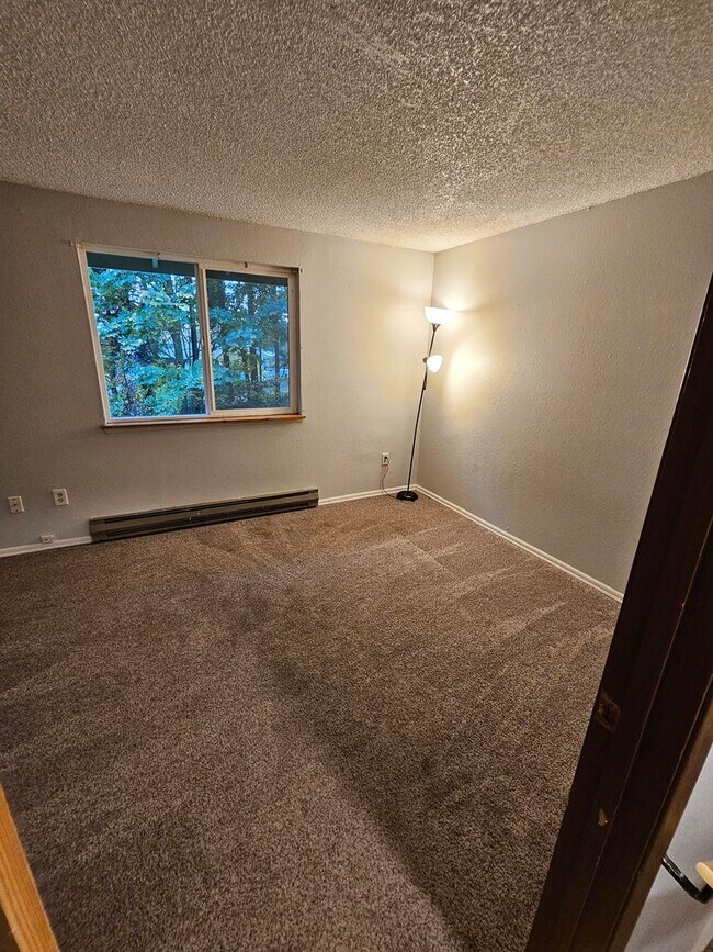 Building Photo - Port Orchard townhouse close to everything