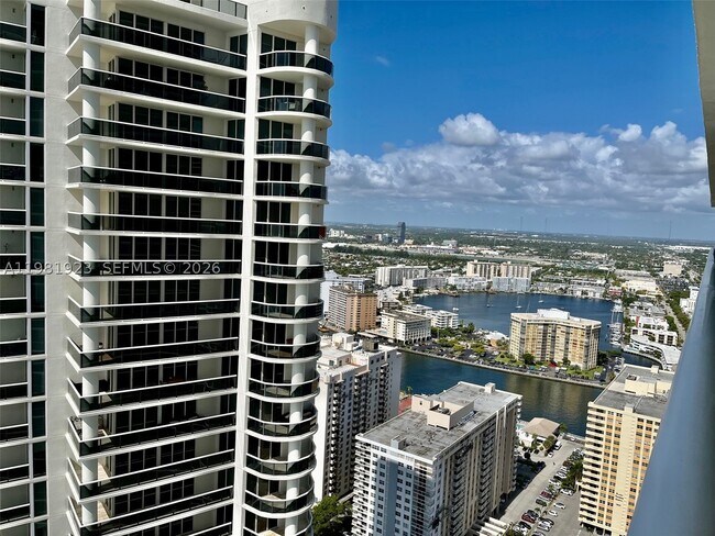 Building Photo - 1830 S Ocean Dr