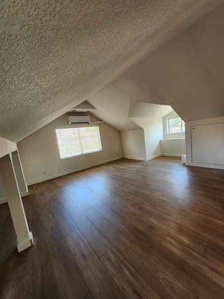 Living room - 400 S Laurel St
