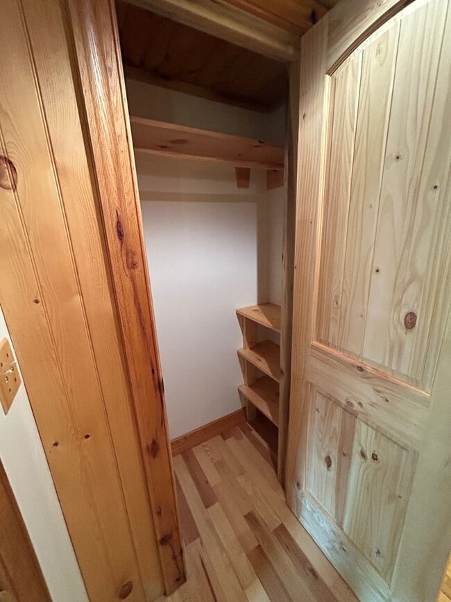 Building Photo - East AVL - Beautiful Zen Garden Apt with Sauna!