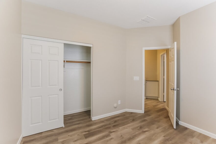 Building Photo - 8827 W Hess St