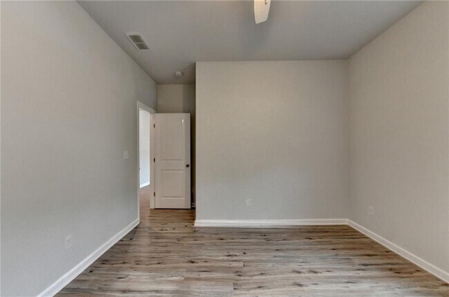 Building Photo - 2017 Yvette Wy