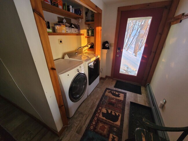 Building Photo - Private Furnished Home in Waterville Estates - 6 mo Winter Seasonal Lease available 11/1/26! - $2495